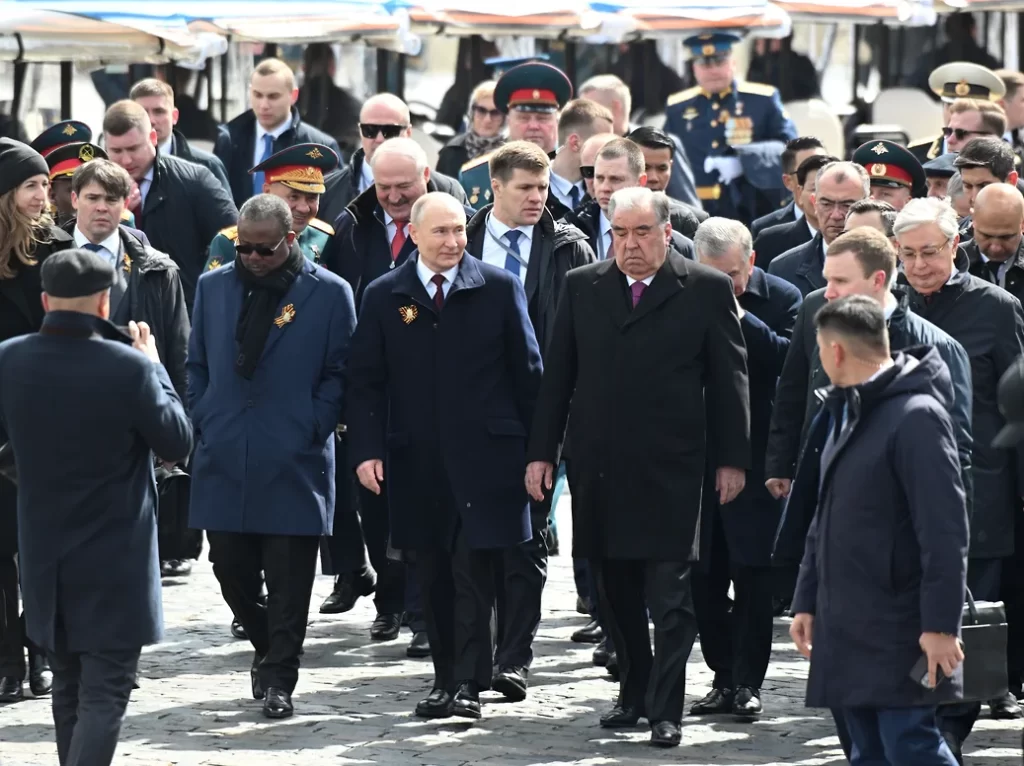 Президент России Владимир Путин с зарубежными гостями на Параде Победы в 2024 году
Фото: Дмитрий Азаров, Коммерсантъ